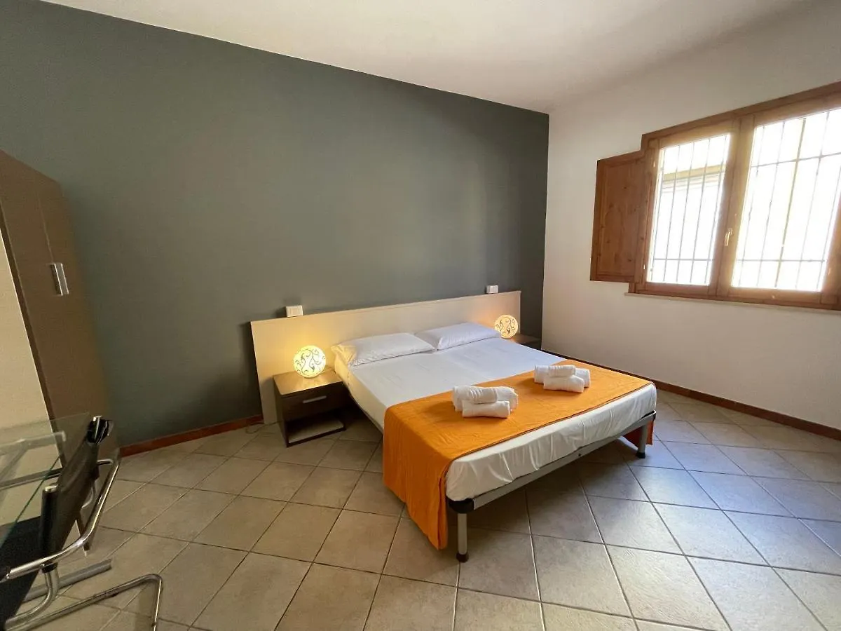 Pauli'S Holiday House Monserrato Appartement
